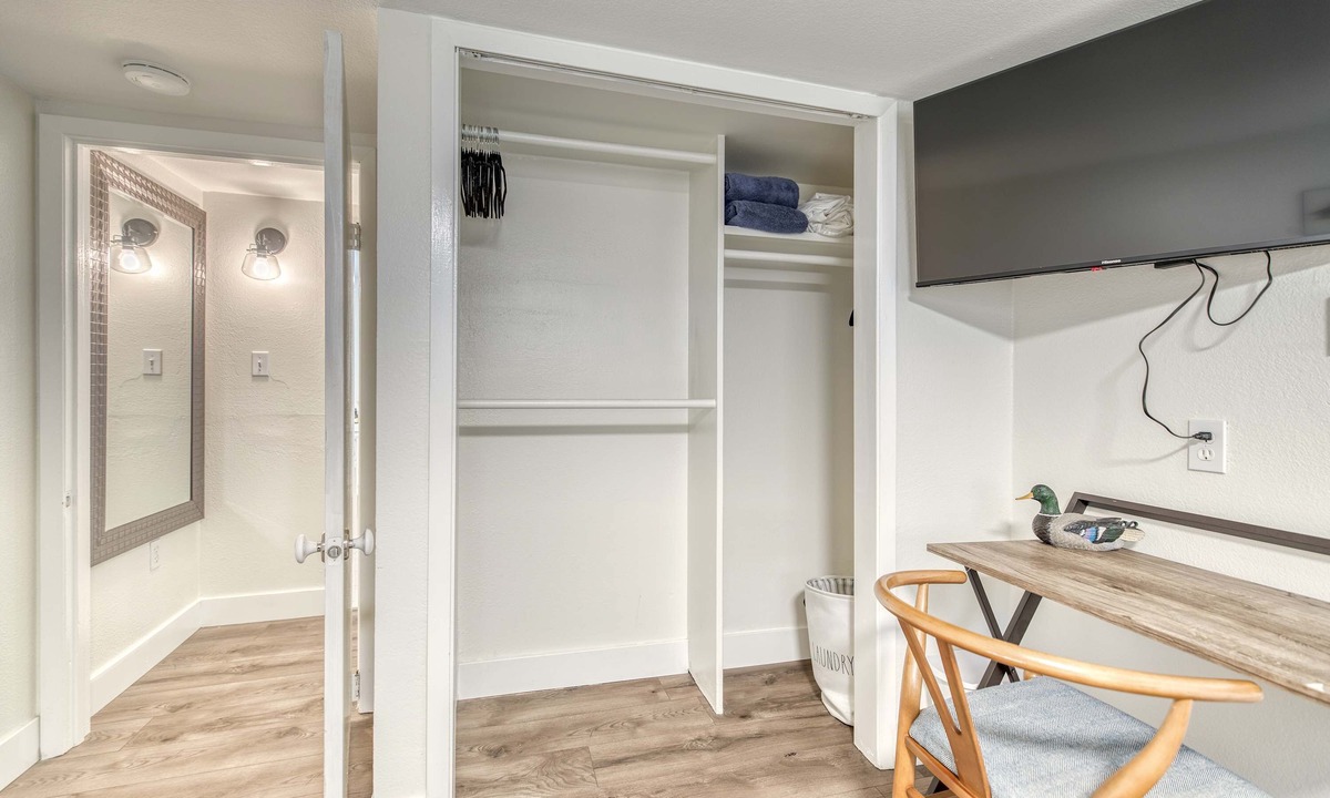 Depot Bench Apartment | Uptown 2 bedroom flat near Train Depot