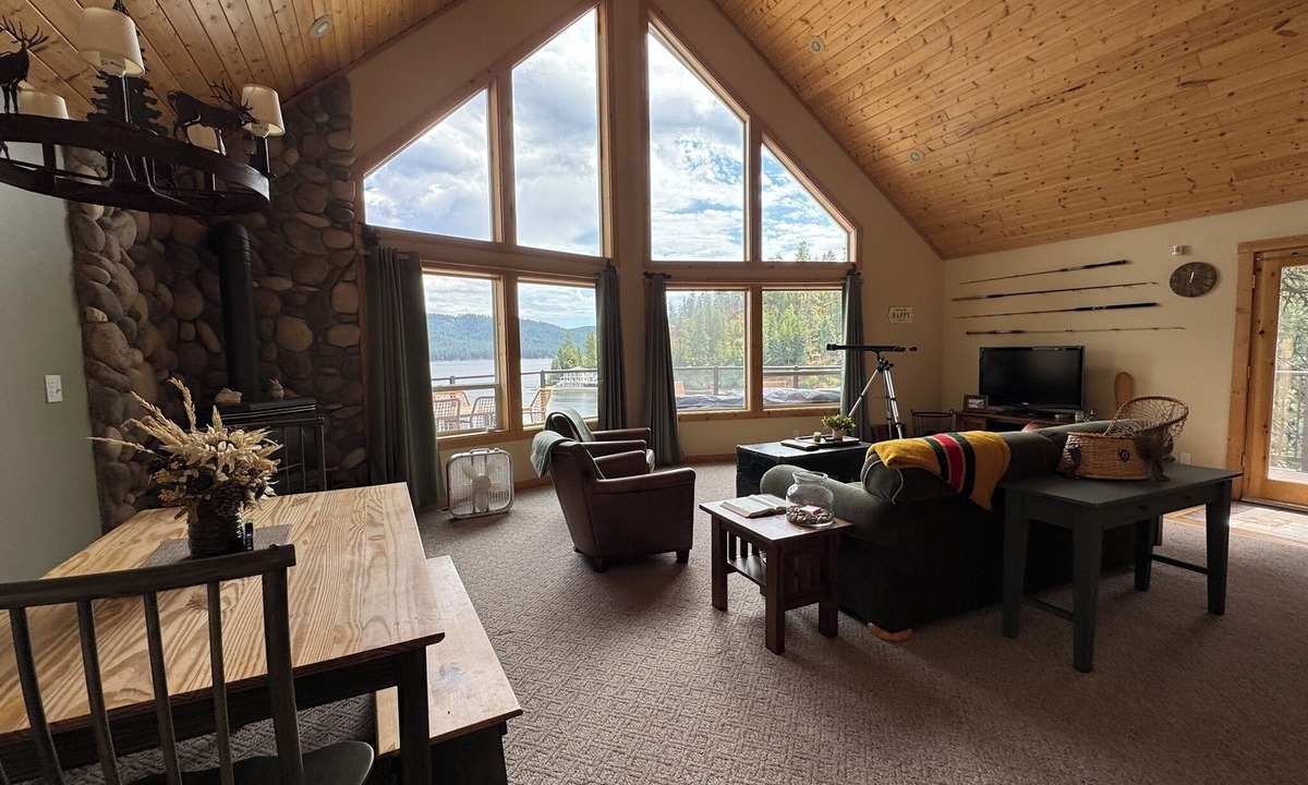 Loon Lake House | Pine Bay Lodge Lake House @Deer Lake