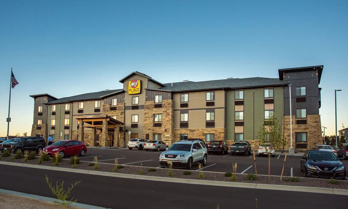 Idaho Falls Hotel | Pet-Friendly Room Ideal for Family Adventures Near Idaho Falls Zoo