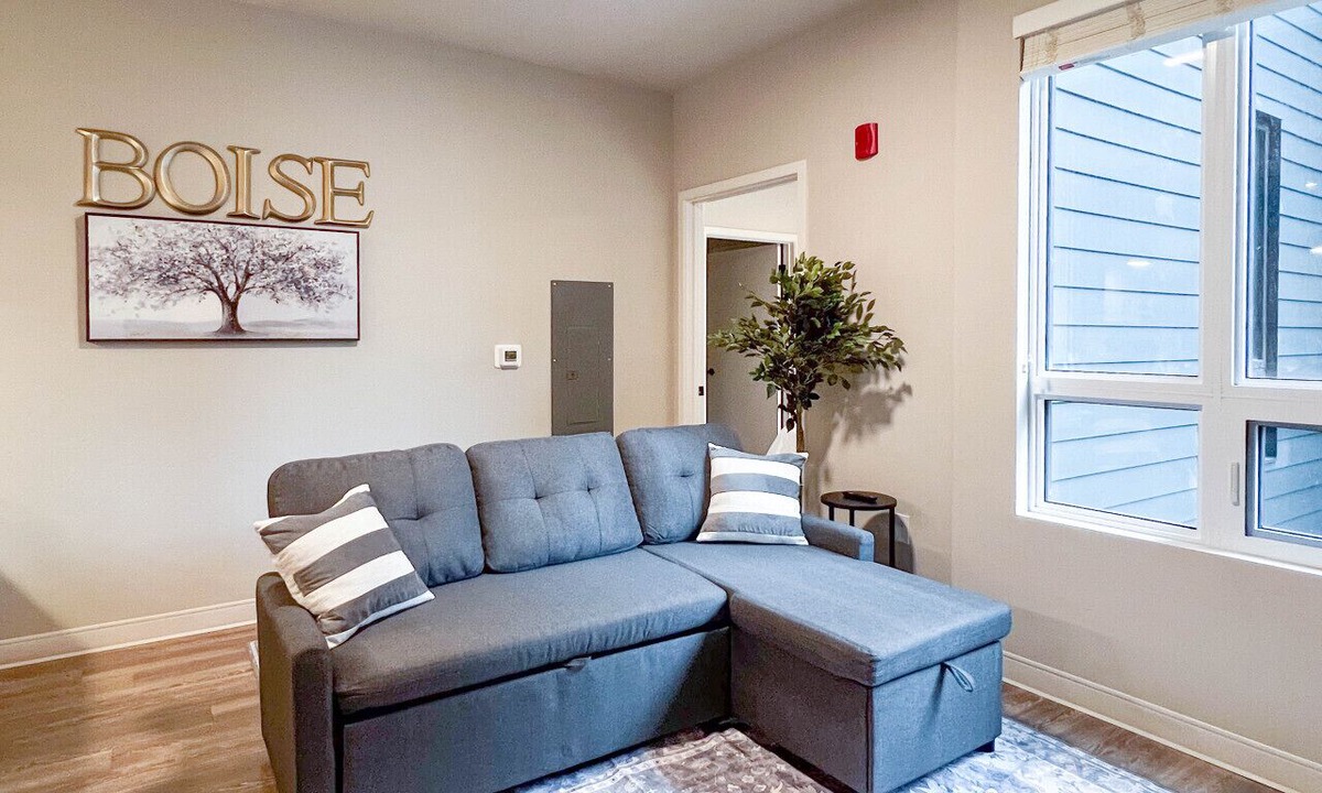 Boise Apartment | Botanicals & Cattle Vibes | Unique Vista Escape