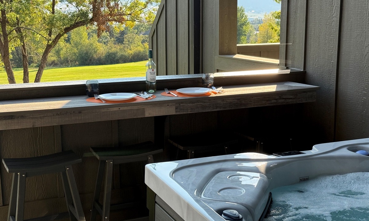 Wolf Creek Condo | Eden Escape Pt103 | Hot Tub | Ski & Snowboard Base