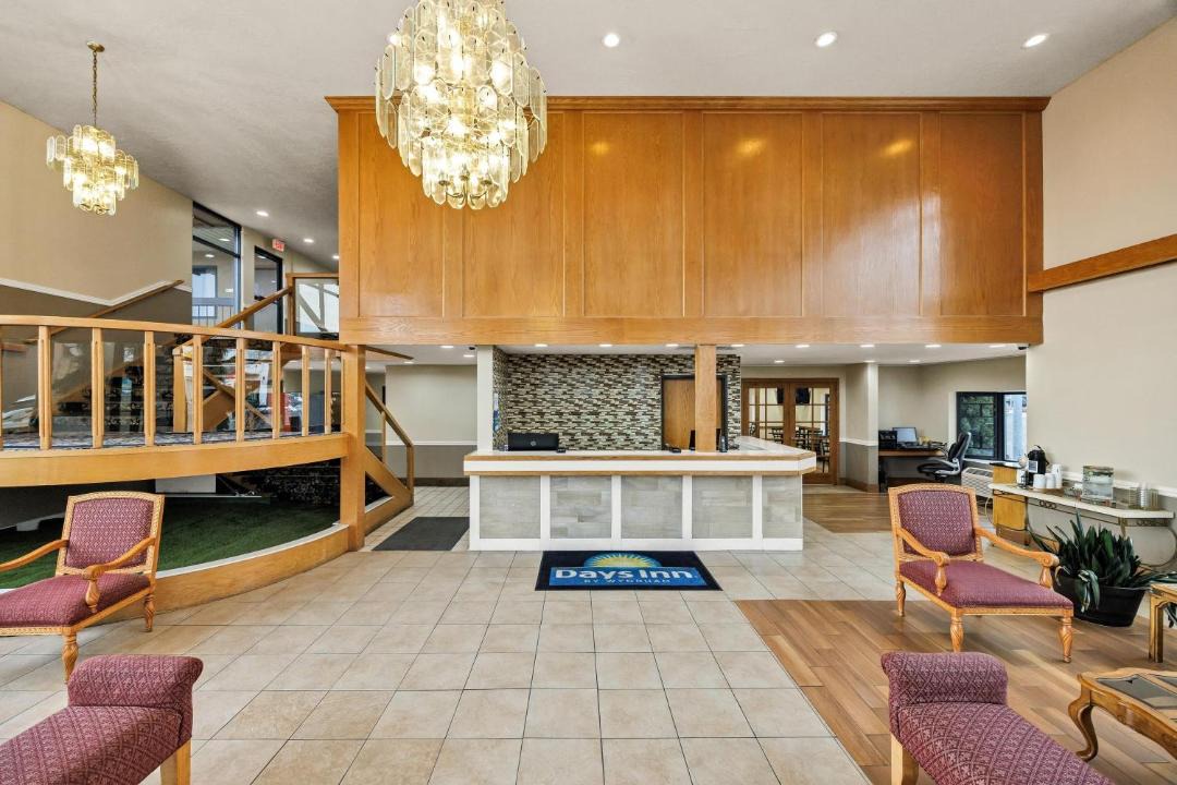 Logan Hotel | Days Inn & Suites by Wyndham Logan