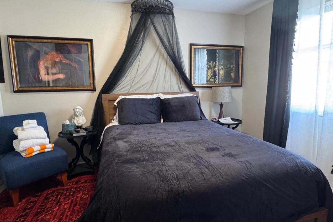 Lava Hot Springs Hotel | Library INN - Boutique Rooms - Free Breakfast - Hot Tub