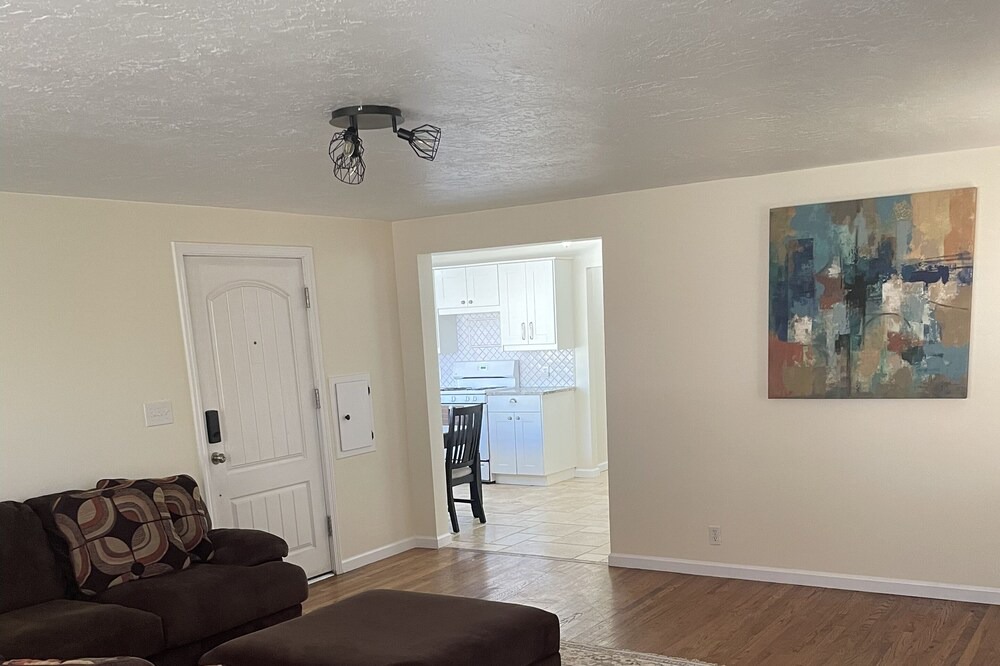 Photo of Livingroom in Bountiful
