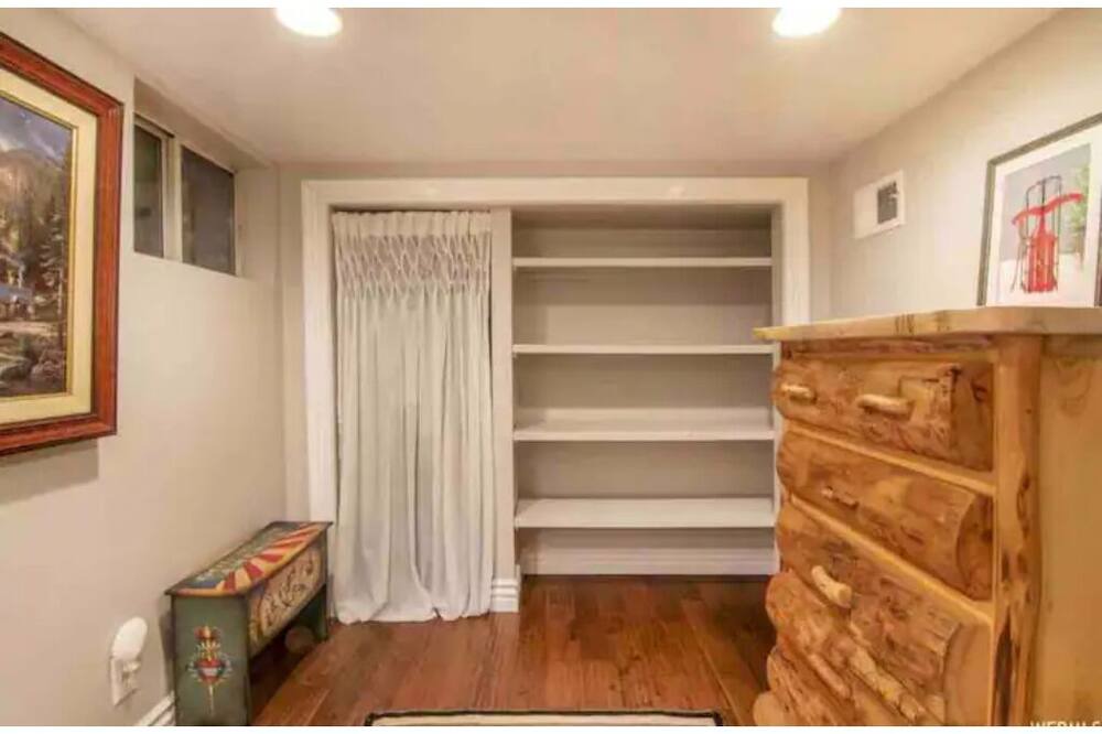 Photo of Bedroom in Holladay