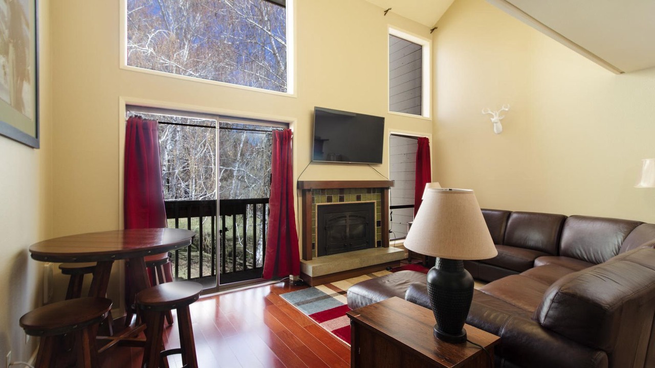 Photo of Livingroom in Elkhorn Village