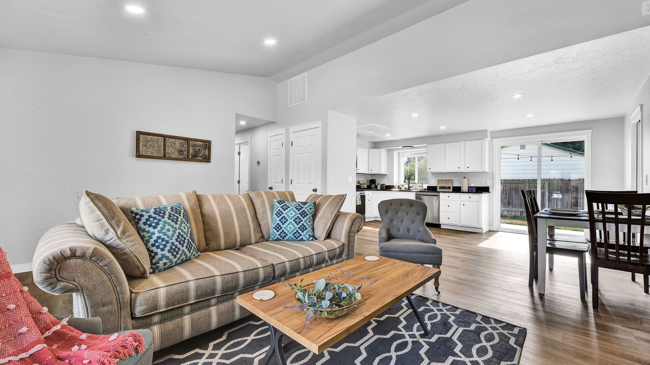 Photo of Livingroom in West Valley