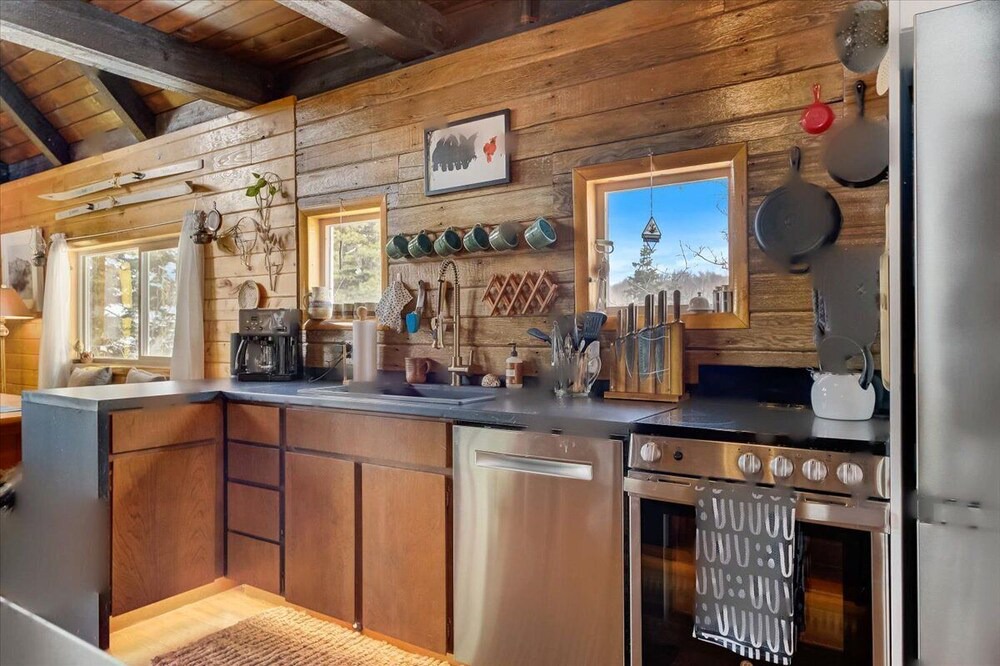 Photo of Kitchen in Tollgate Canyon