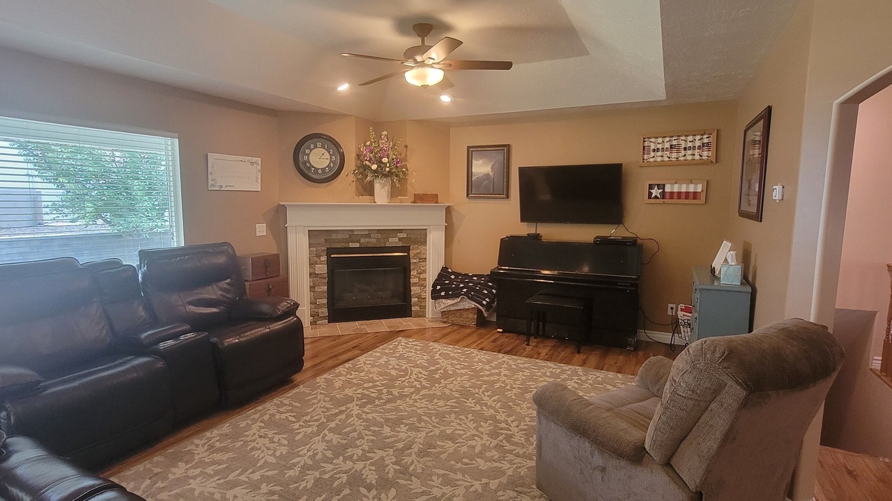 Photo of Livingroom in Layton