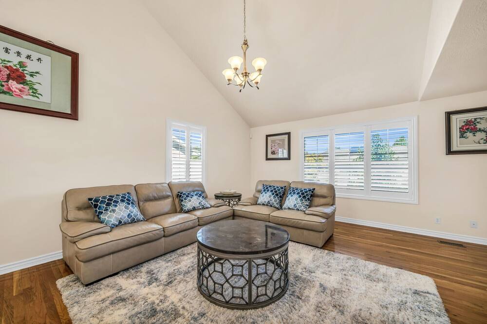 Photo of Livingroom in Millcreek