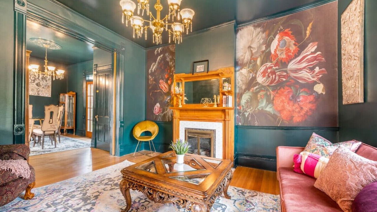 Photo of Livingroom in People's Freeway