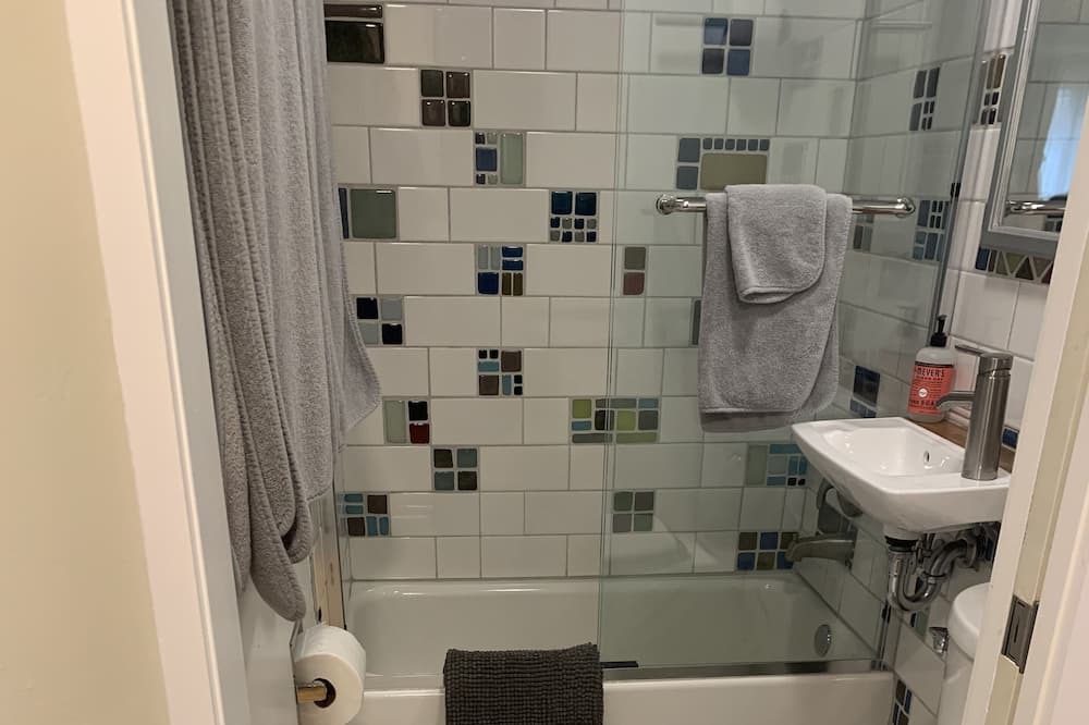 Photo of Bathroom in Depot Bench
