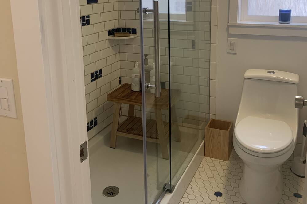 Photo of Bathroom in Depot Bench