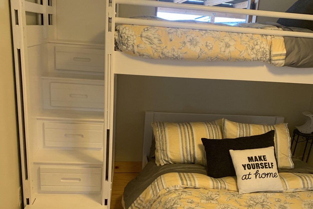 Photo of Bedroom in Depot Bench