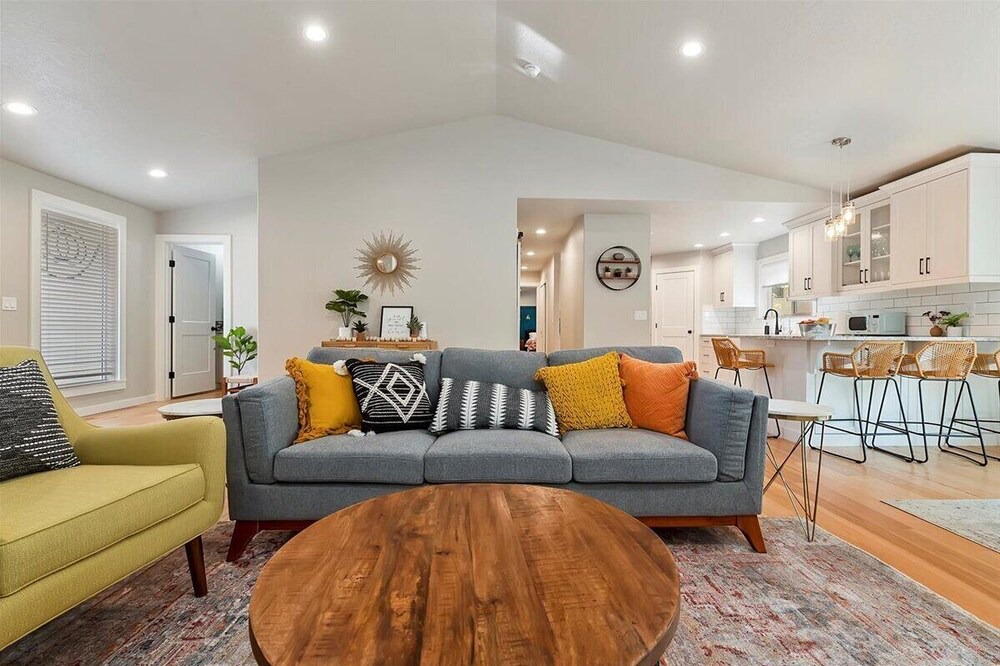 Photo of Livingroom in West Valley