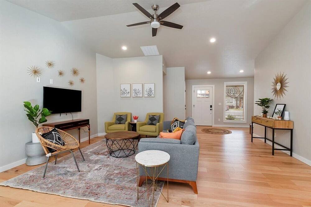 Photo of Livingroom in West Valley