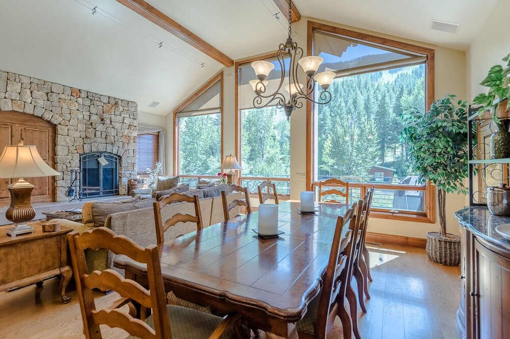 Photo of Livingroom in Warm Springs