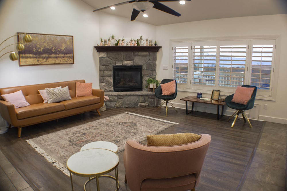 Photo of Livingroom in North Logan
