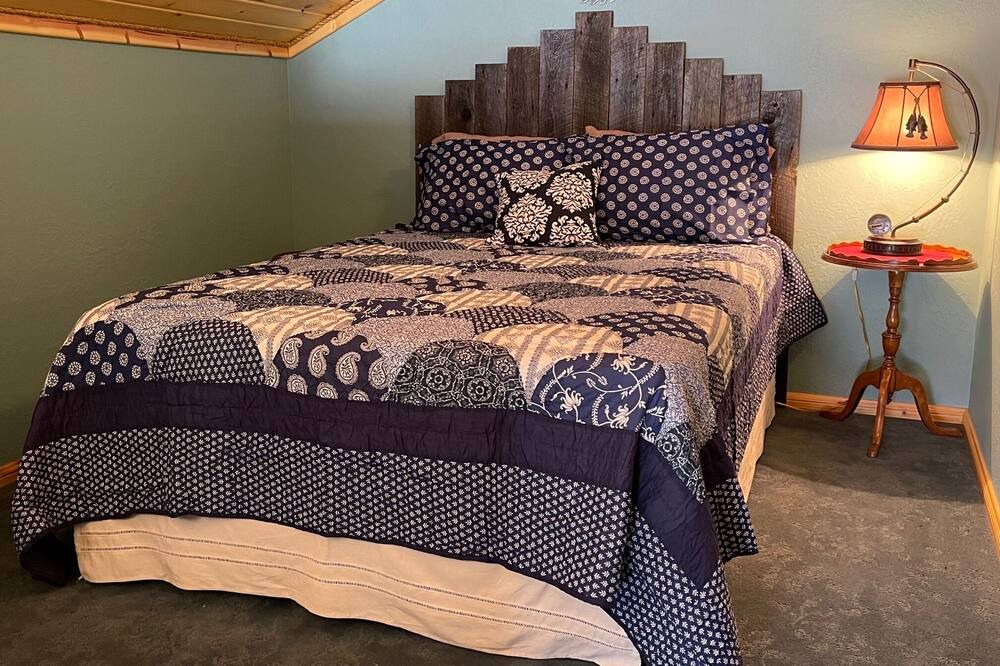 Photo of Bedroom in Irwin
