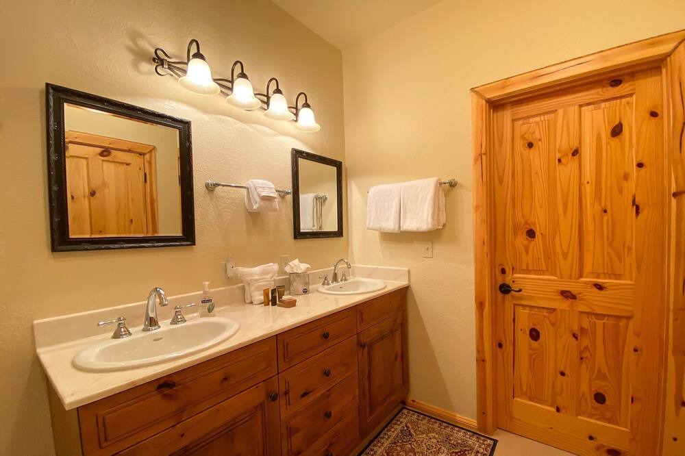 Photo of Bathroom in Irwin