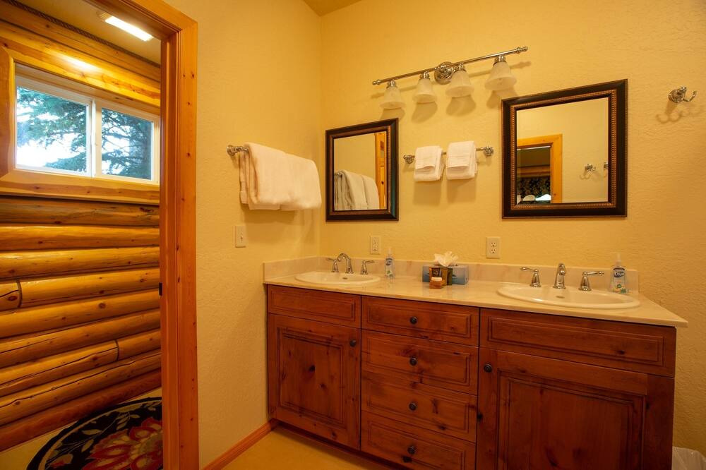 Photo of Bathroom in Irwin