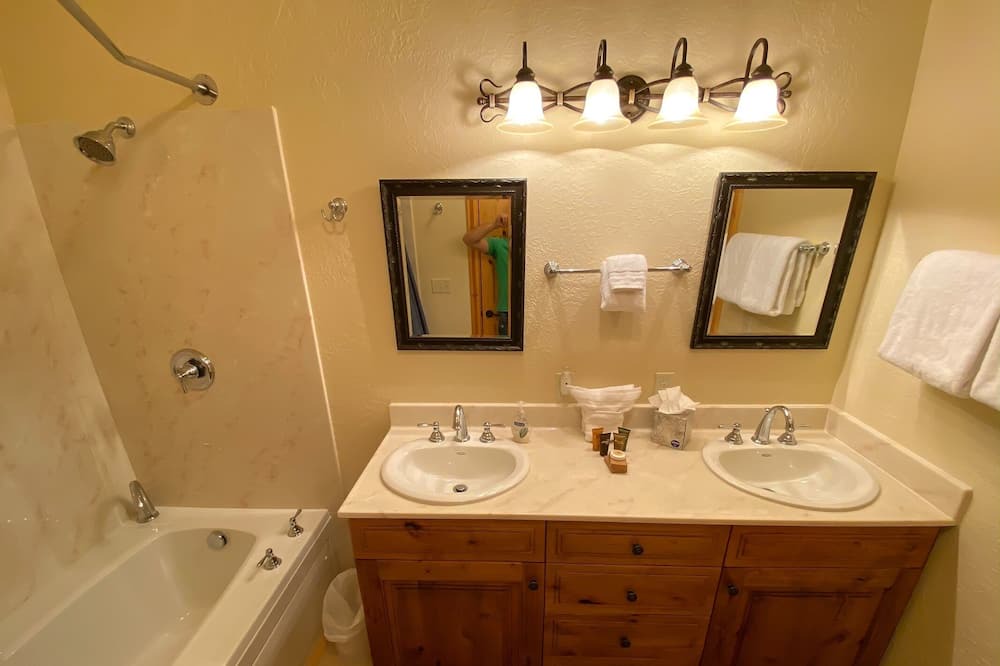 Photo of Bathroom in Irwin