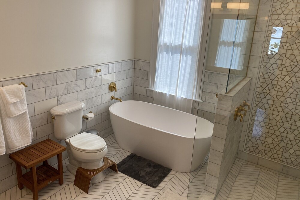 Photo of Bathroom in University District
