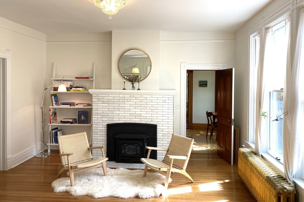 Photo of Livingroom in University District