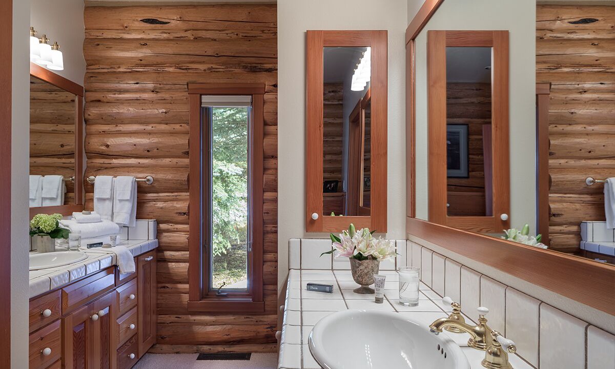 Photo of Bathroom in Crescent H Ranch