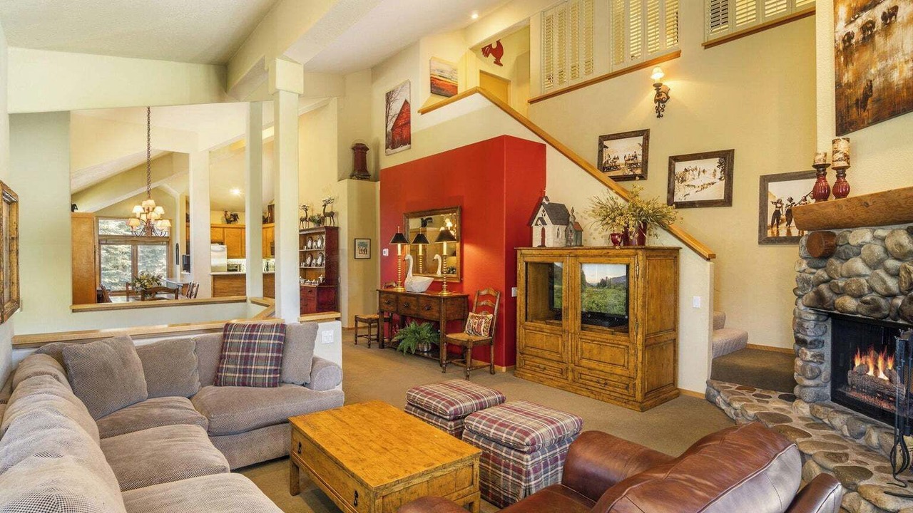 Photo of Livingroom in Elkhorn Village