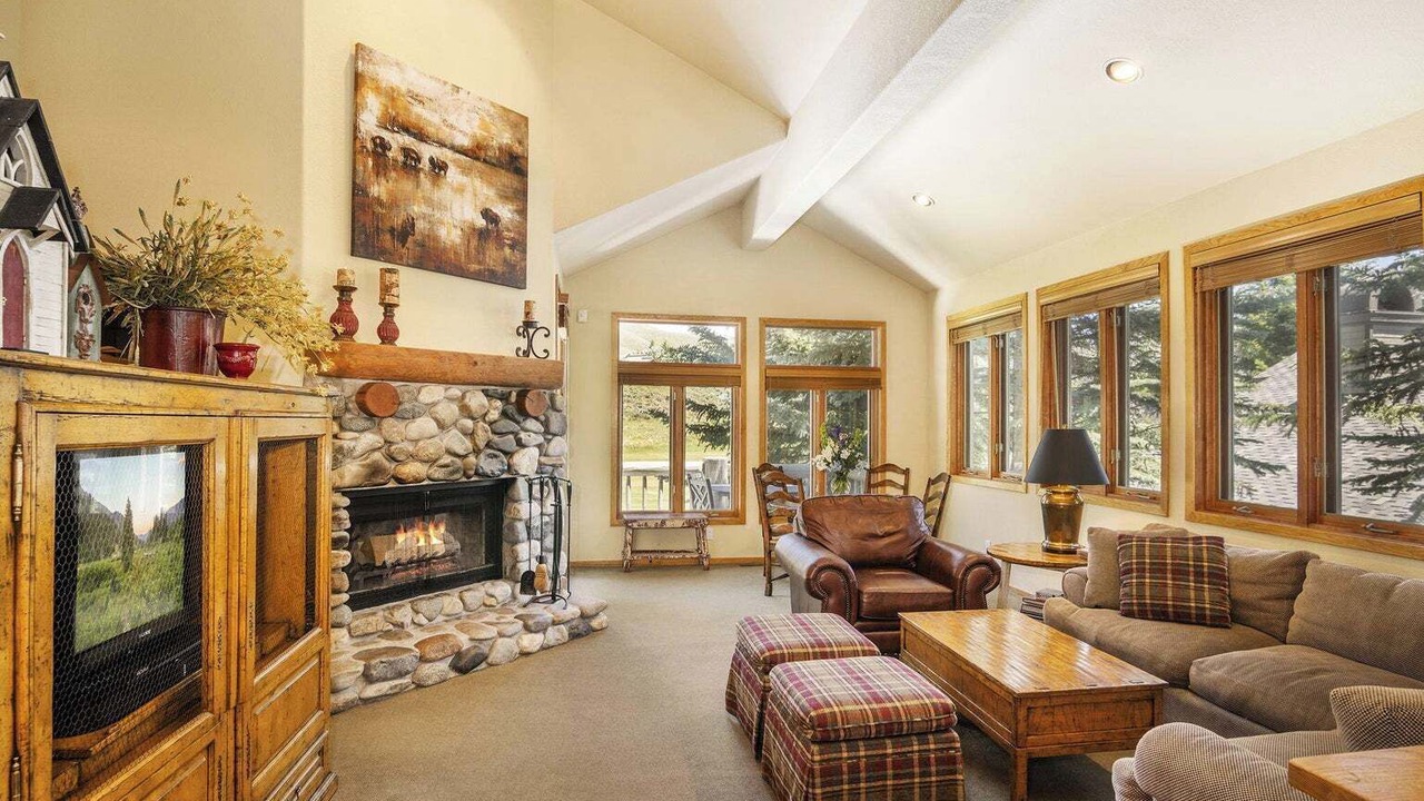 Photo of Livingroom in Elkhorn Village