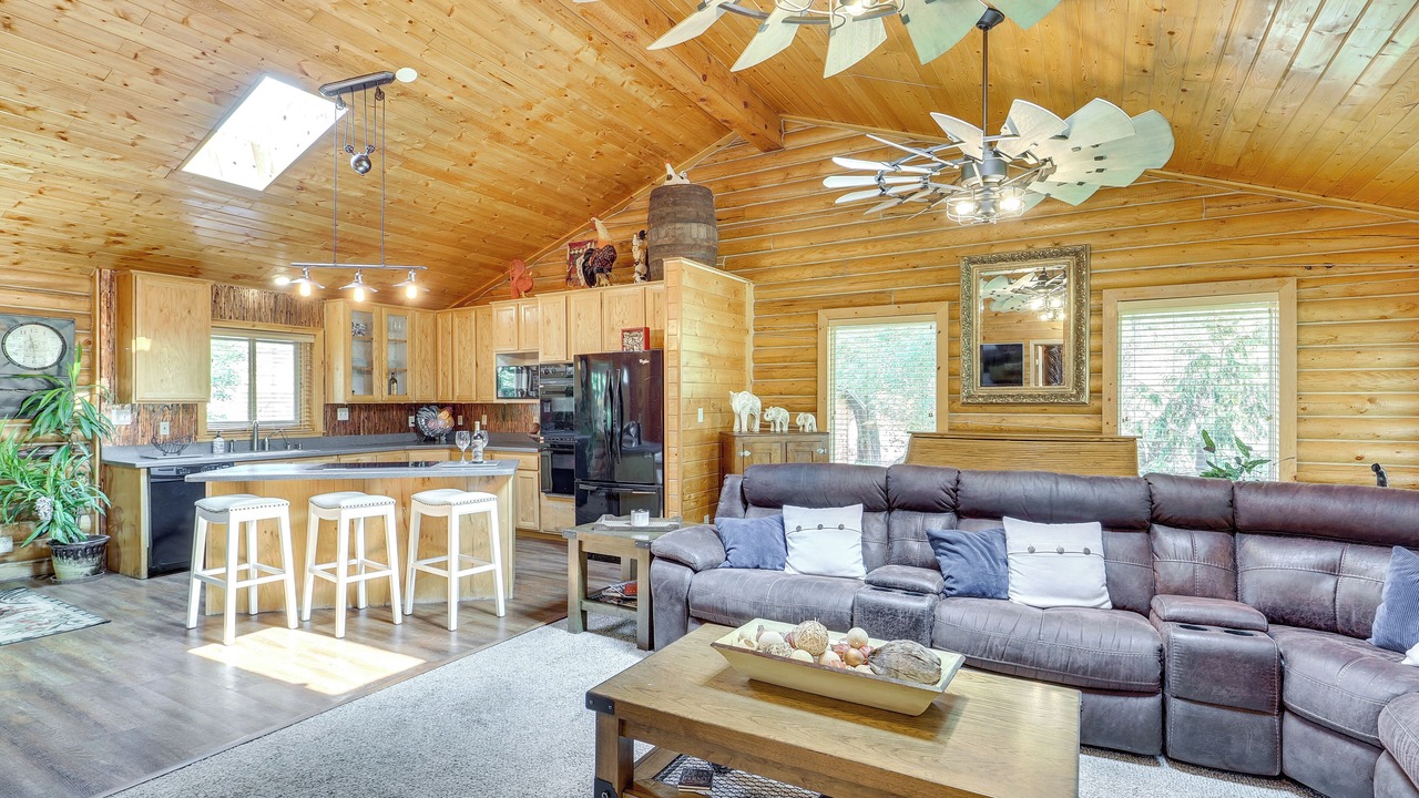 Photo of Livingroom in South Weber