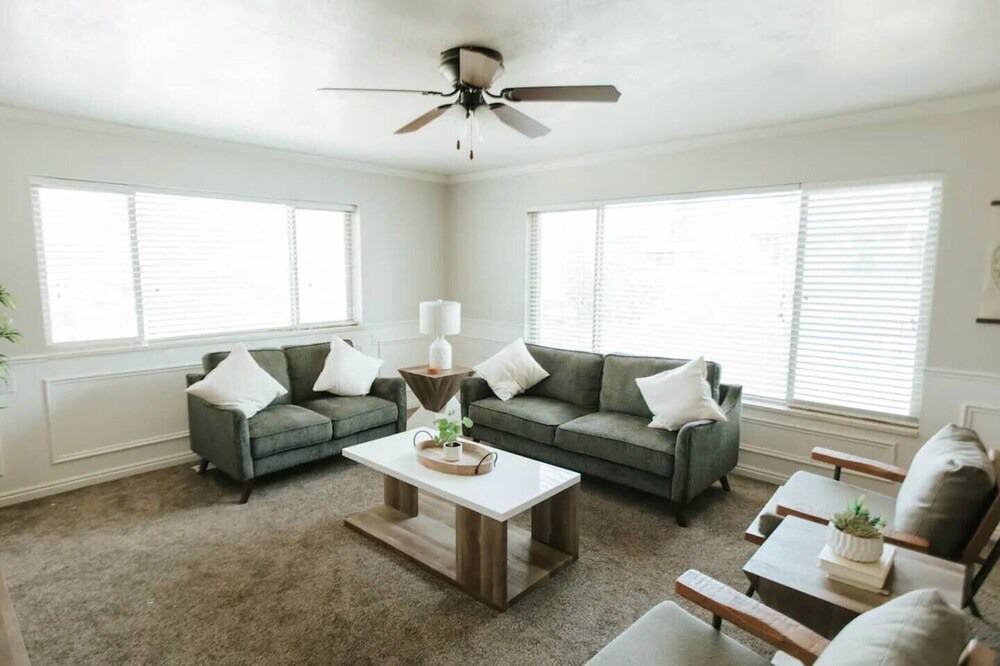 Photo of Livingroom in Lakeview
