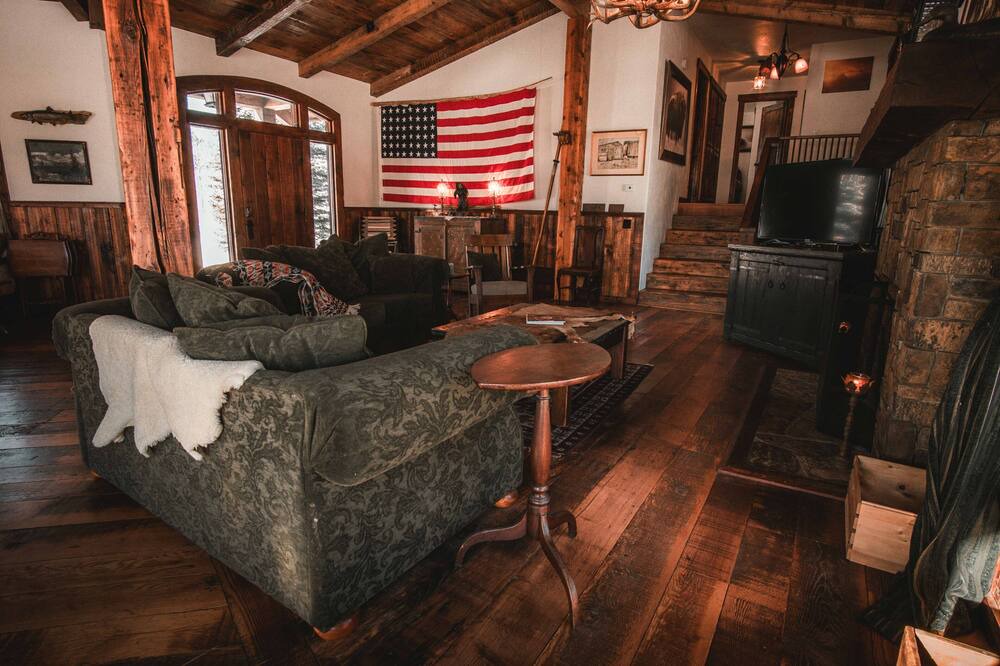 Photo of Livingroom in Irwin