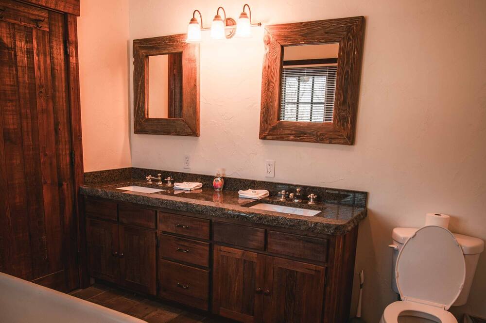 Photo of Bathroom in Irwin