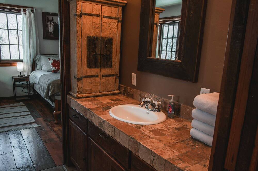 Photo of Bathroom in Irwin