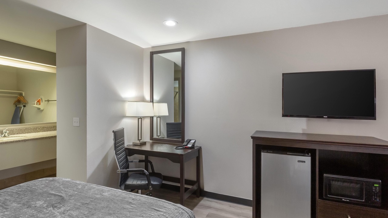Photo of Bedroom in People's Freeway