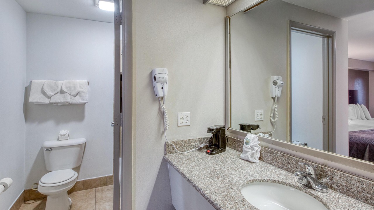 Photo of Bathroom in People's Freeway