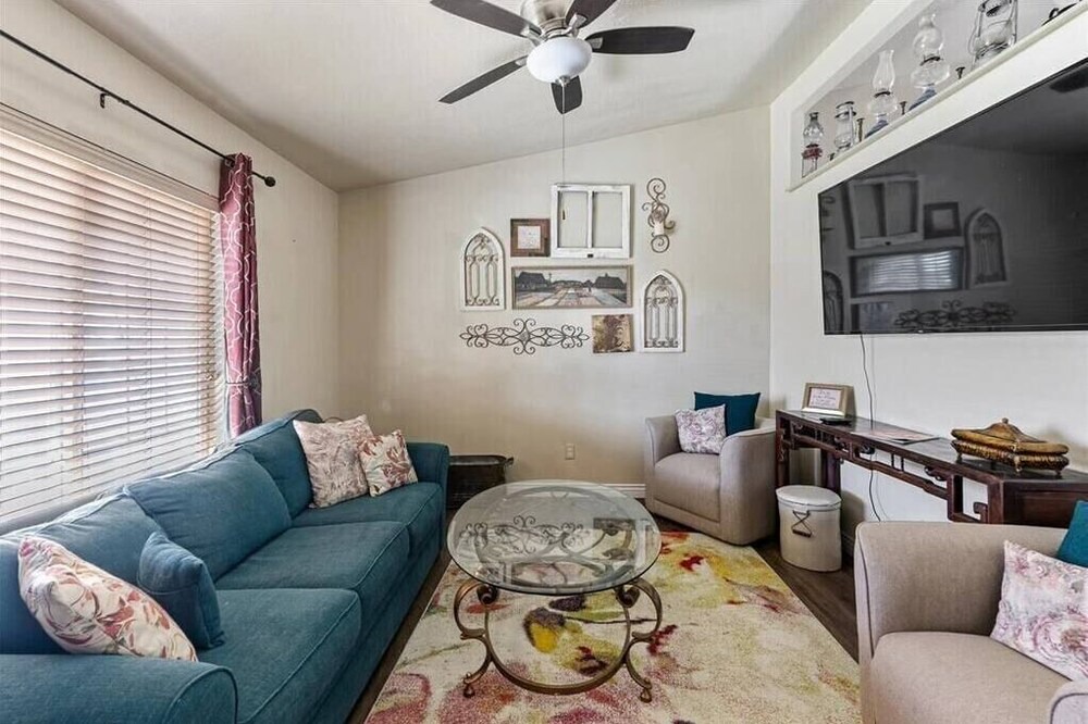 Photo of Livingroom in Saratoga Springs