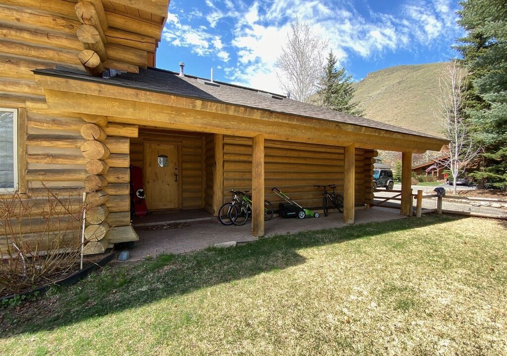 Photo of Buildings in Warm Springs