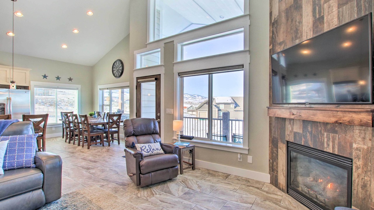 Photo of Livingroom in Cherimoya Hill