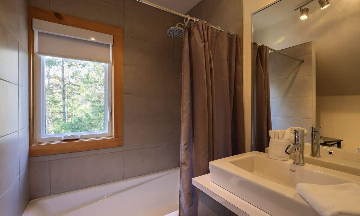 Photo of Bathroom in Sainte-Marguerite-du-Lac-Masson