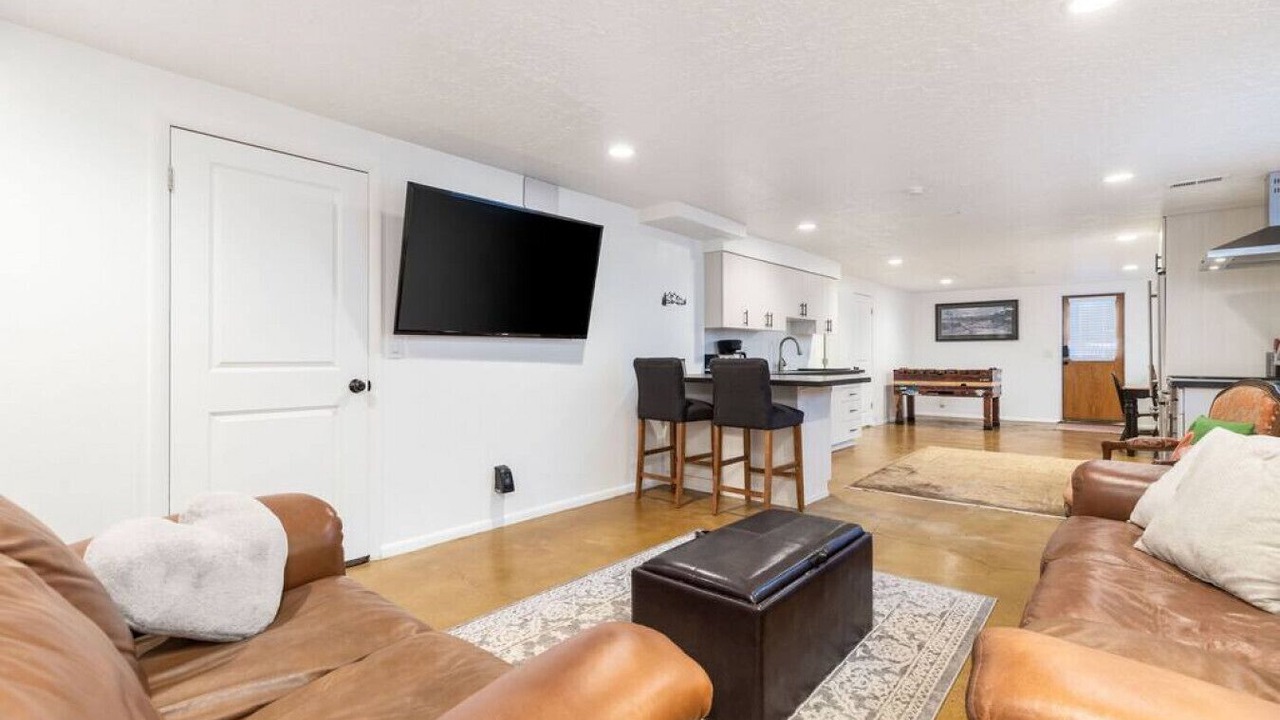 Photo of Livingroom in Cottonwood Heights