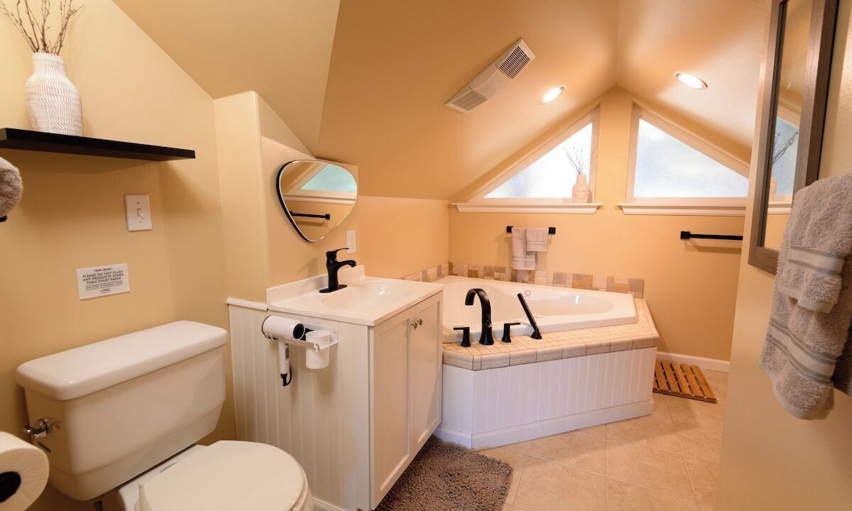 Photo of Bathroom in Roslyn Ridge