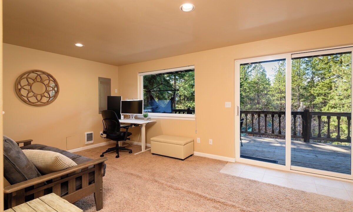 Photo of Livingroom in Roslyn Ridge