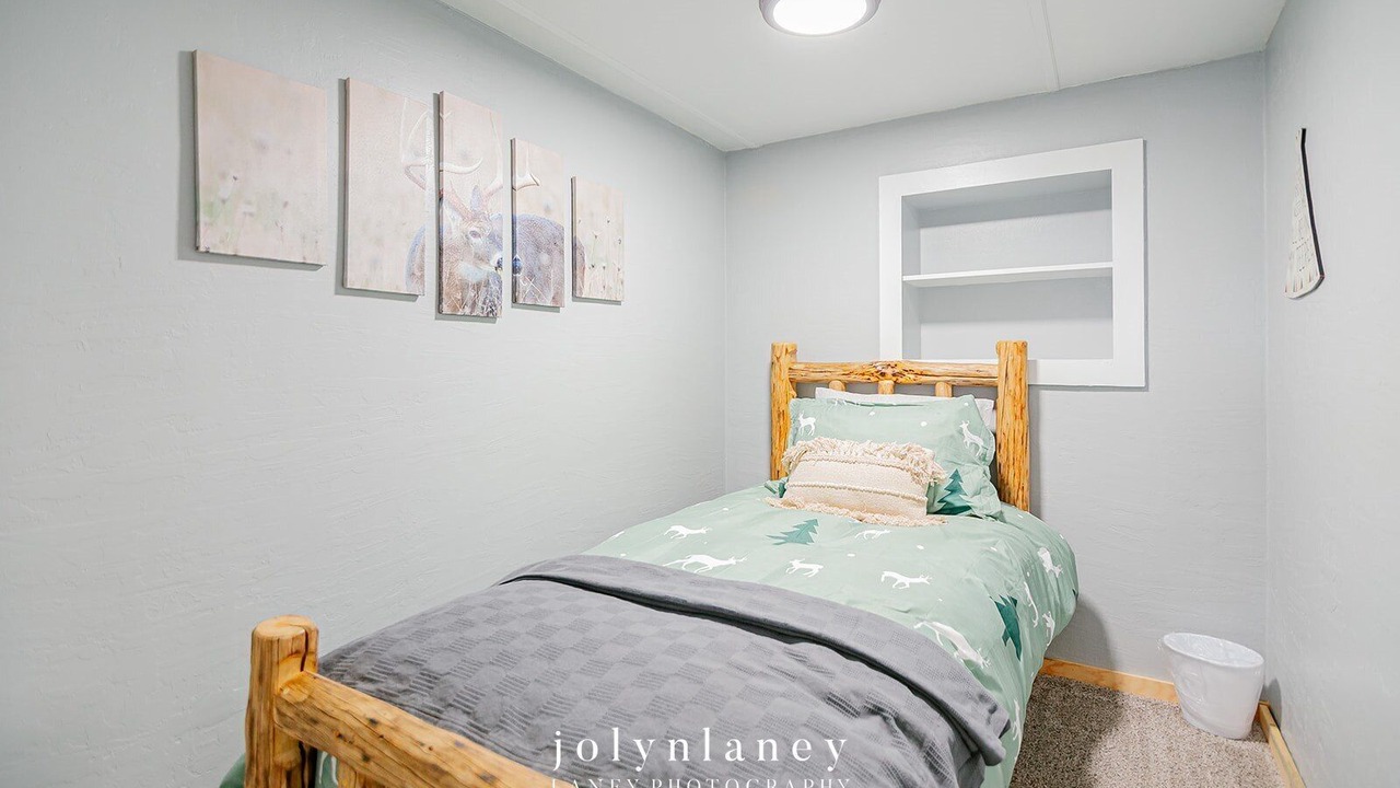 Photo of Bedroom in Garden Valley