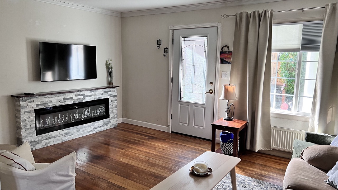 Photo of Livingroom in Shoreline