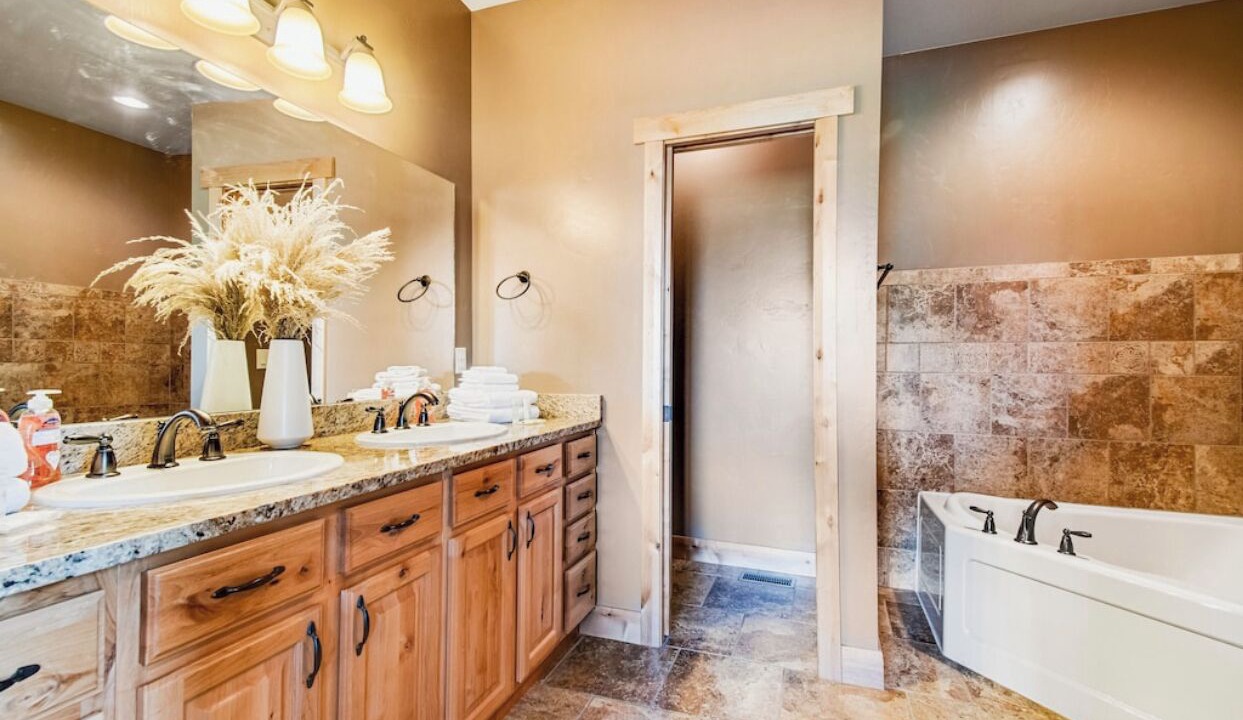 Photo of Bathroom in Garden City
