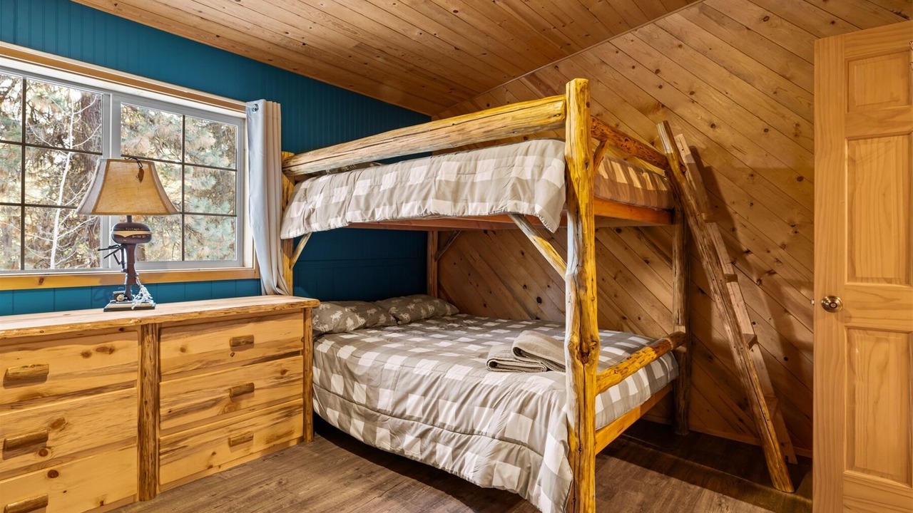 Photo of Bedroom in Garden Valley