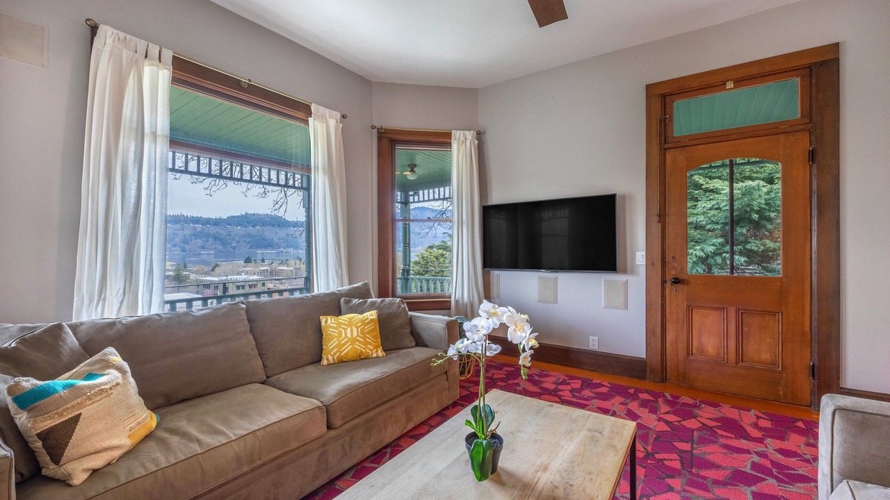 Photo of Livingroom in Hood River